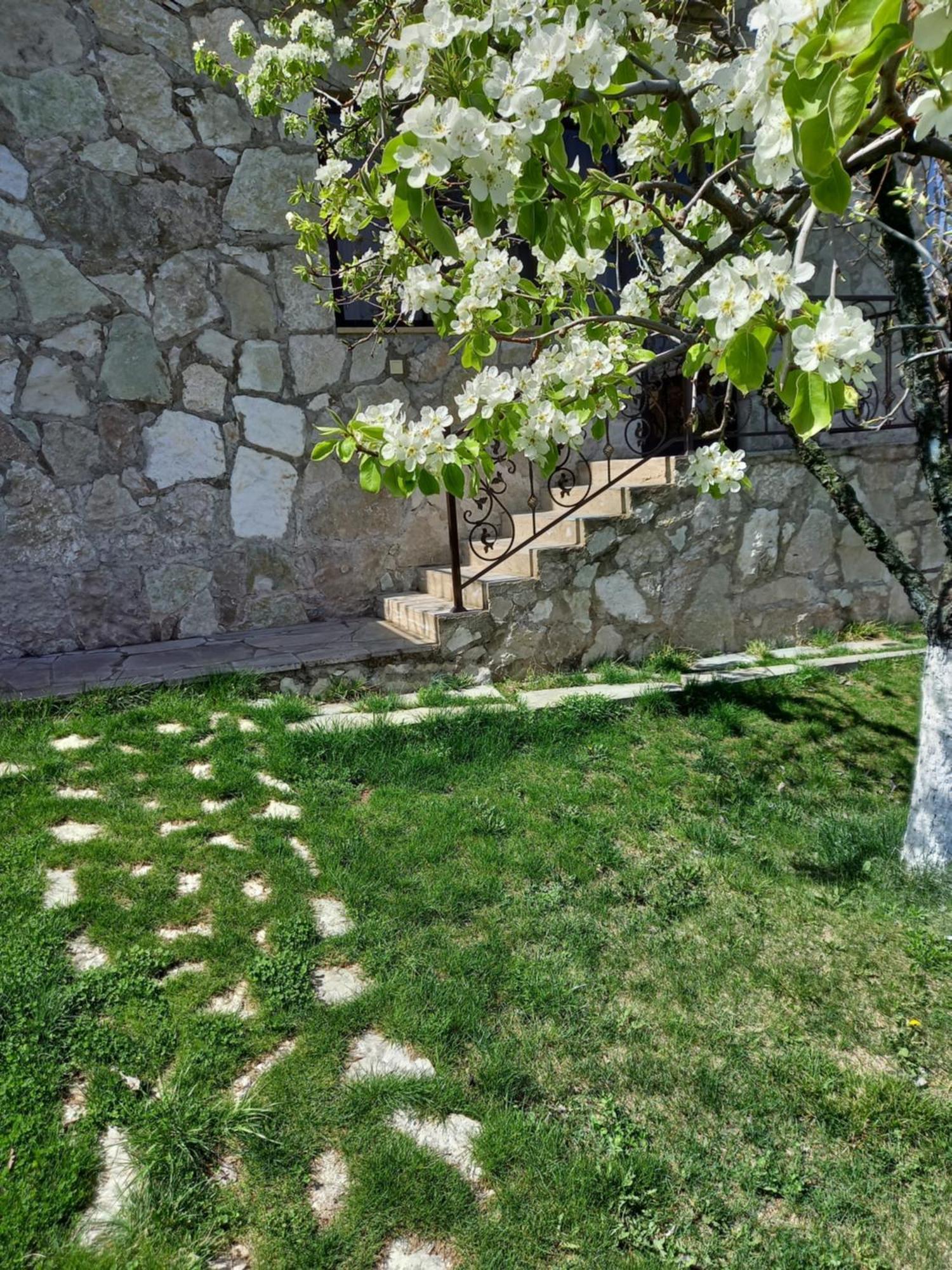 Guest House Ijevan'S Garden 外观 照片